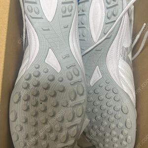 미즈노 모렐리아 네오 살라 베타 재팬 TF 흰색 265mm 팝니다.