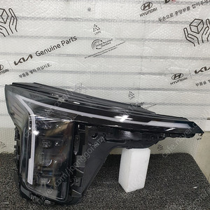 카니발 KA4 PE LED헤드라이트 조수석(92102-R0800) 팝니다.