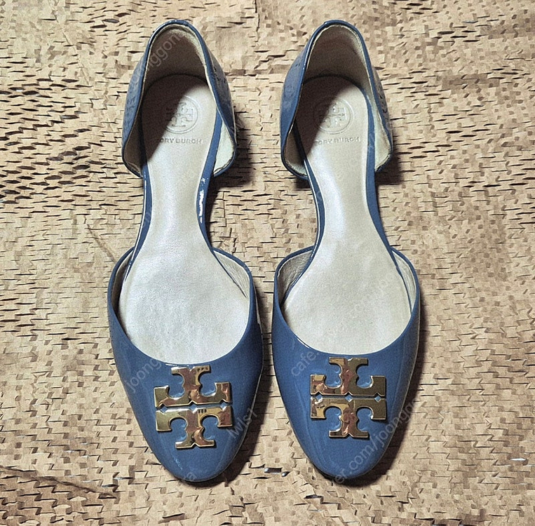 토리버치 도르세 페이던트 가죽 슈즈 판매합니다--1