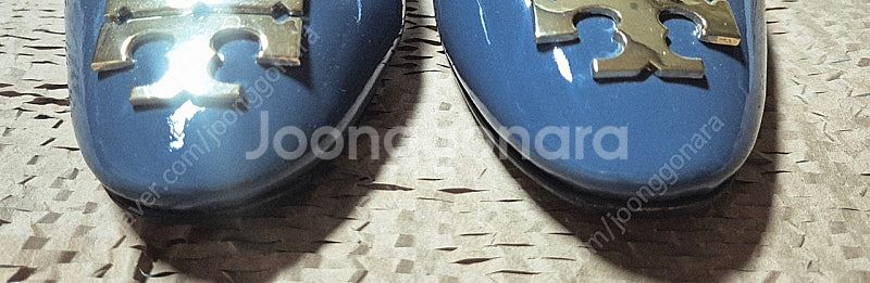 토리버치 도르세 페이던트 가죽 슈즈 판매합니다--2