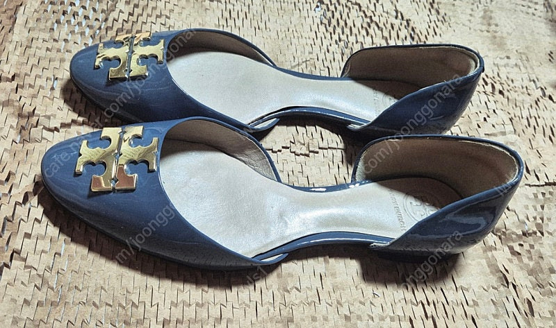 토리버치 도르세 페이던트 가죽 슈즈 판매합니다--3