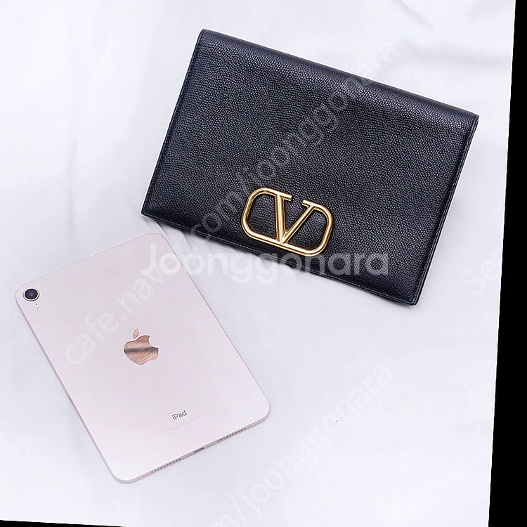 발렌티노 금장 V링 블랙 스탐파 알체 미디움 클러치백--8