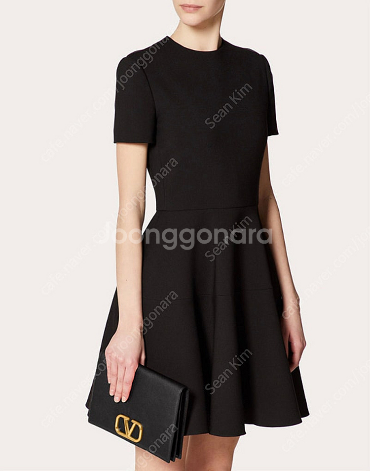 발렌티노 금장 V링 블랙 스탐파 알체 미디움 클러치백--9