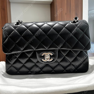 샤넬 클래식 스몰 사이즈 블랙 램스킨 은장