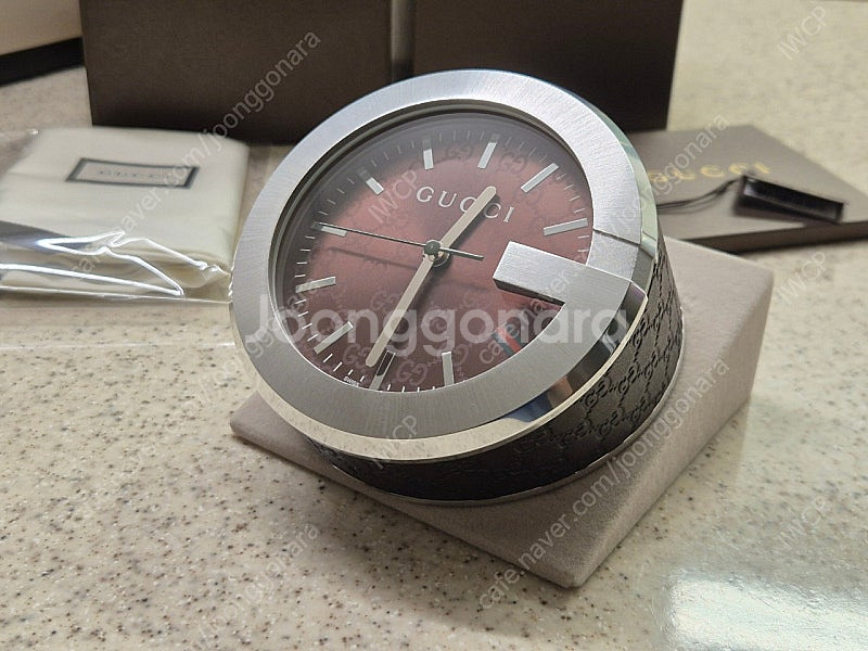 Gucci(구찌) YC210008 GG 로고 탁상시계--2