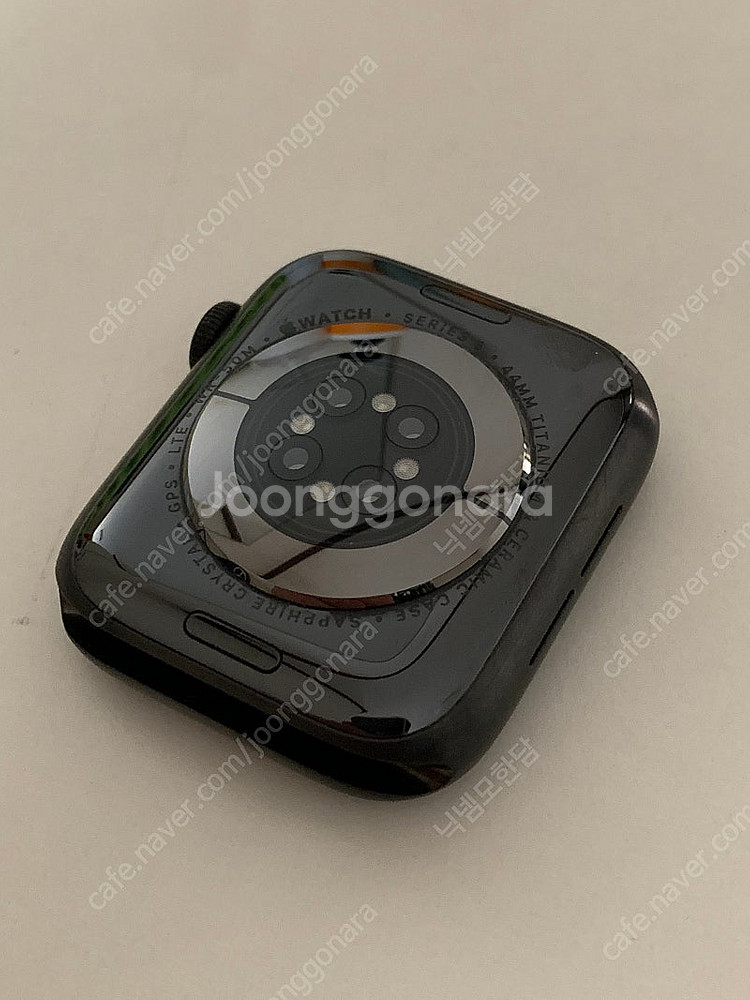 애플워치6 44mm 티타늄 블랙 팝니다--1