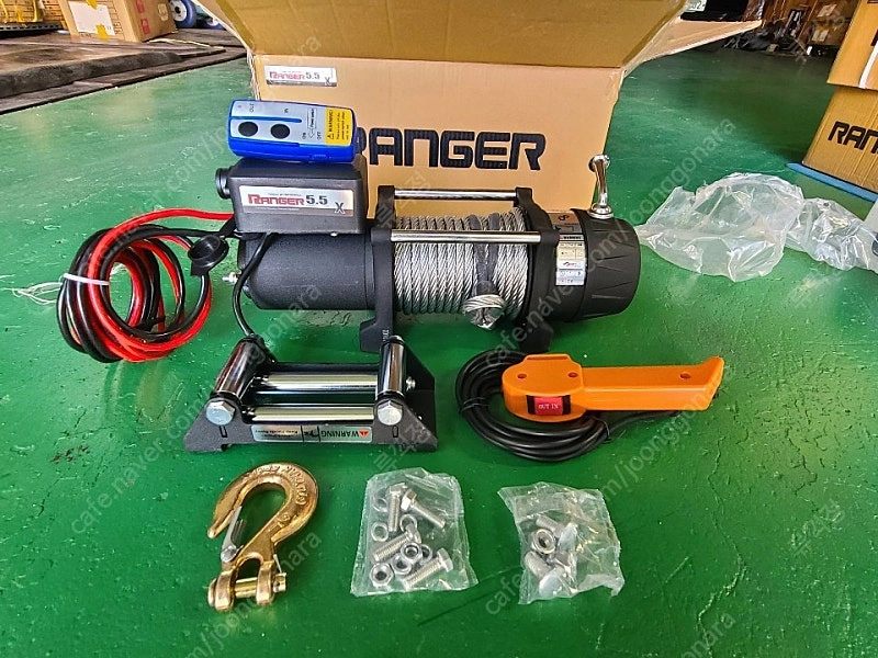레인저윈치5.5X 12V 이양기견인윈치 멧돼지사냥후견인윈치 고소작업대윈치 런바차량용윈치5500LBS 이미지