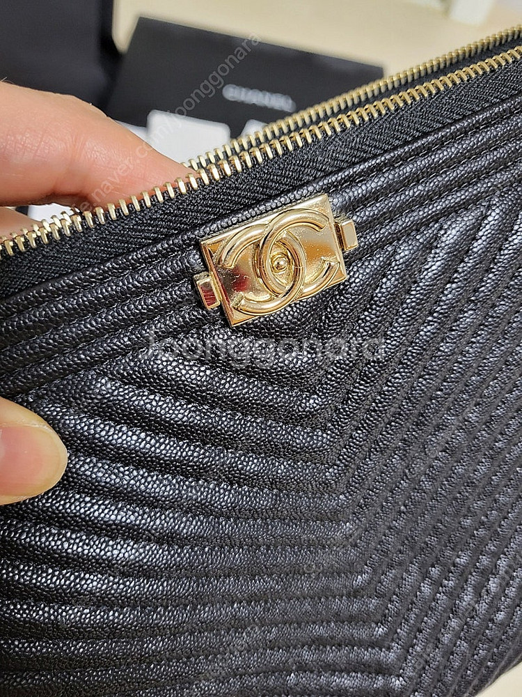 샤넬 보이 클러치 미늄 (샴페인 골드)--2