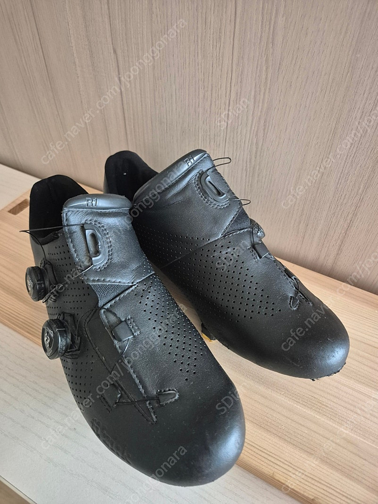 피직 Fizik R1 클릿슈즈 43사이즈--0