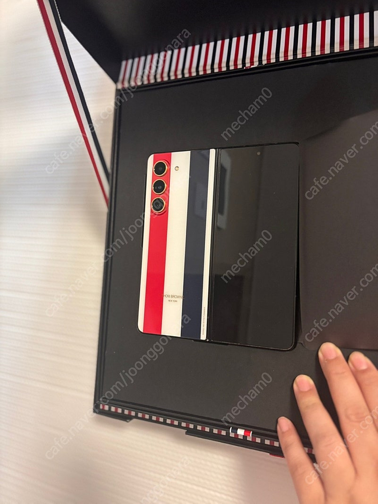 갤럭시Z 폴드5 톰브라운 에디션(올갈이) 풀세트 팝니다. 이미지