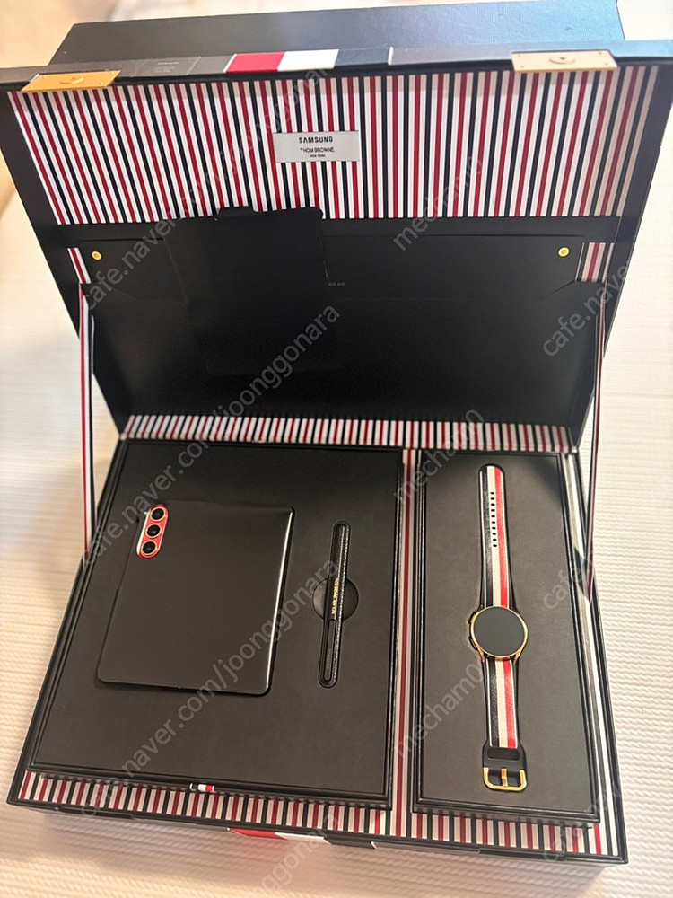 갤럭시Z 폴드5 톰브라운 에디션(올갈이) 풀세트 팝니다. 이미지