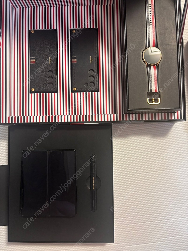 갤럭시Z 폴드5 톰브라운 에디션(올갈이) 풀세트 팝니다. 이미지