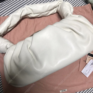 미우미우 가방 토트백 나파가죽 화이트 새상품 핸드백