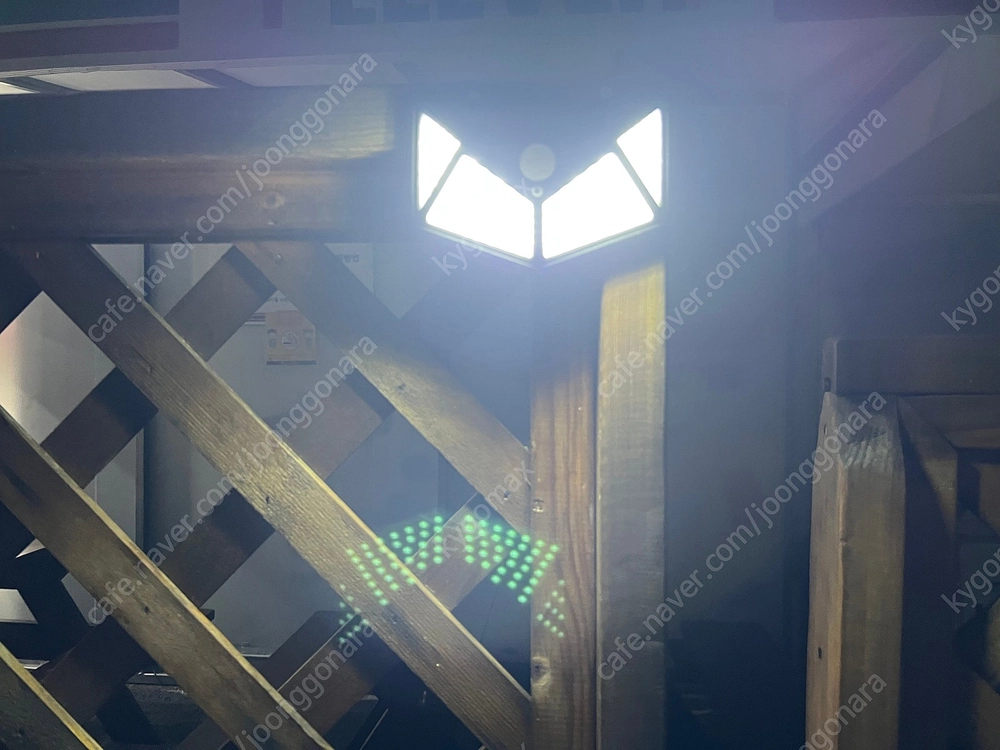 100구 LED 태양광 무선 센서등 모션감지 옥외등 이미지