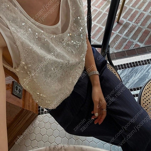 라온(뮤제라) 시퀸 블라우스