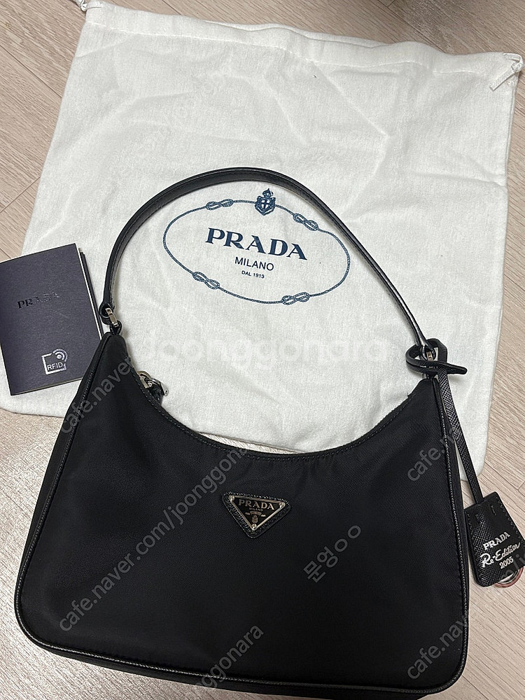 프라다 2005 리나일론 블랙--1