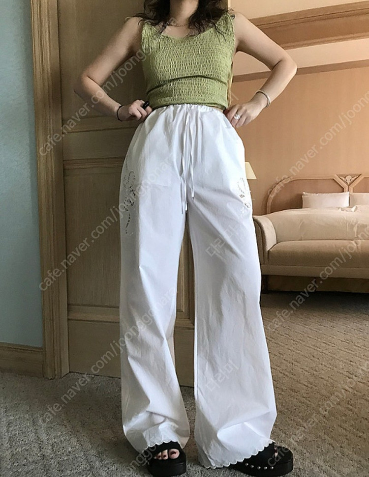 마크들리딥뮤즈조이드비비에미닝아웃러브유쏘머치 므앤 아루드그랑블룸가내스라윈아웃메이비베이비모노심슨미뉴에트러브코드유피핀샵 이미지