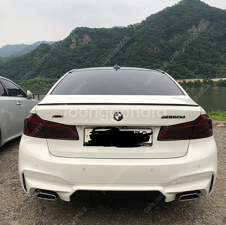 bmw g30 520d 테일램프.전기형.후미등.물받이--1