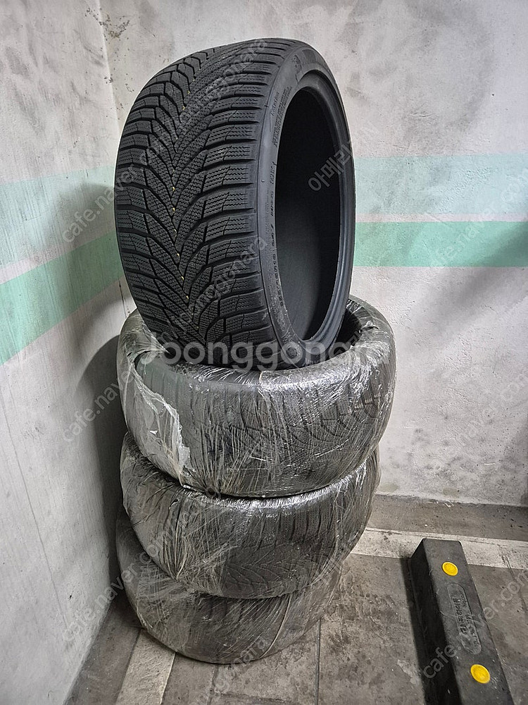255/35/18 겨울타이어 거의 신품 1대분 판매--0
