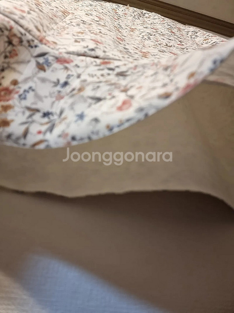 무배 새상품 S 네오프랜 소매프릴 꽃패턴 티셔츠 써스데이아일랜드--7