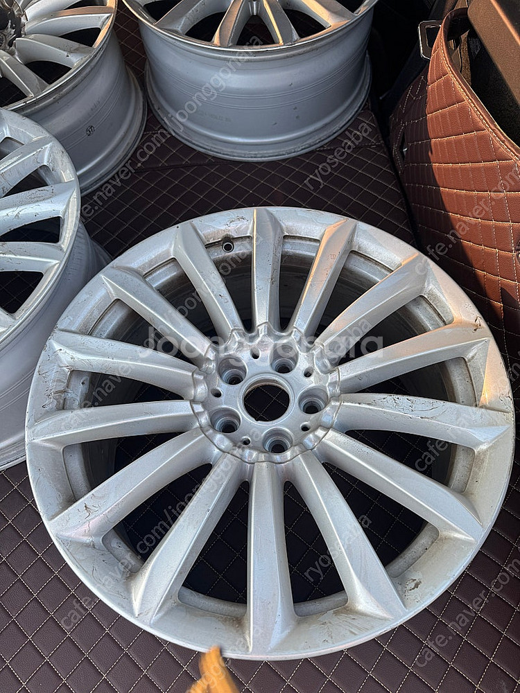 BMW 6gt 620D 19인치 순정휠 팝니다.--0