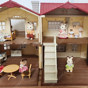 (A급)실바니아 이층집과 인형, 소품들