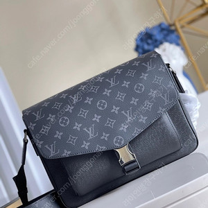 정품 남성 루이비통 크로스백 타이가라마 메신저백 인보이스 감정서 다 있음