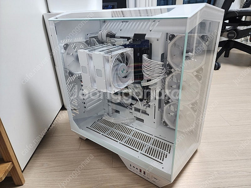 인텔 i5-14600kf 고급 부품만 사용한 화이트 컨...--0
