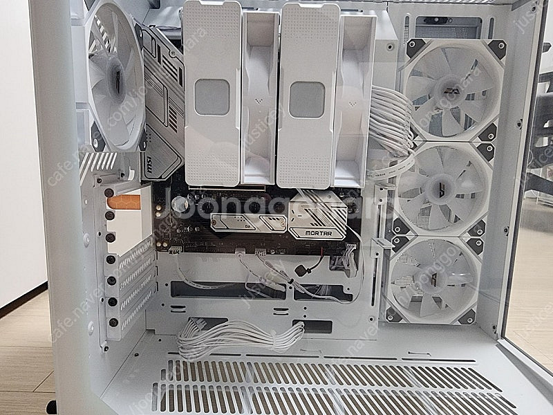 인텔 i5-14600kf 고급 부품만 사용한 화이트 컨...--1