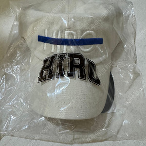 히로 시그니처 로고 어덜트 볼캡 화이트