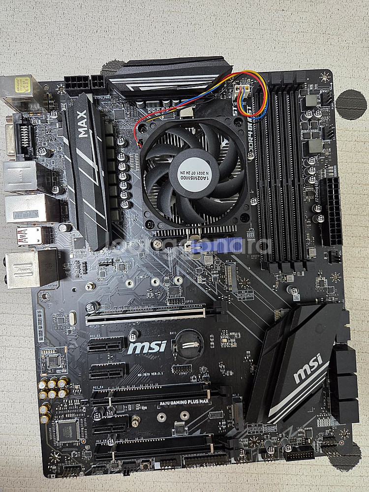 고장난 x470메인보드 팝니다.--1