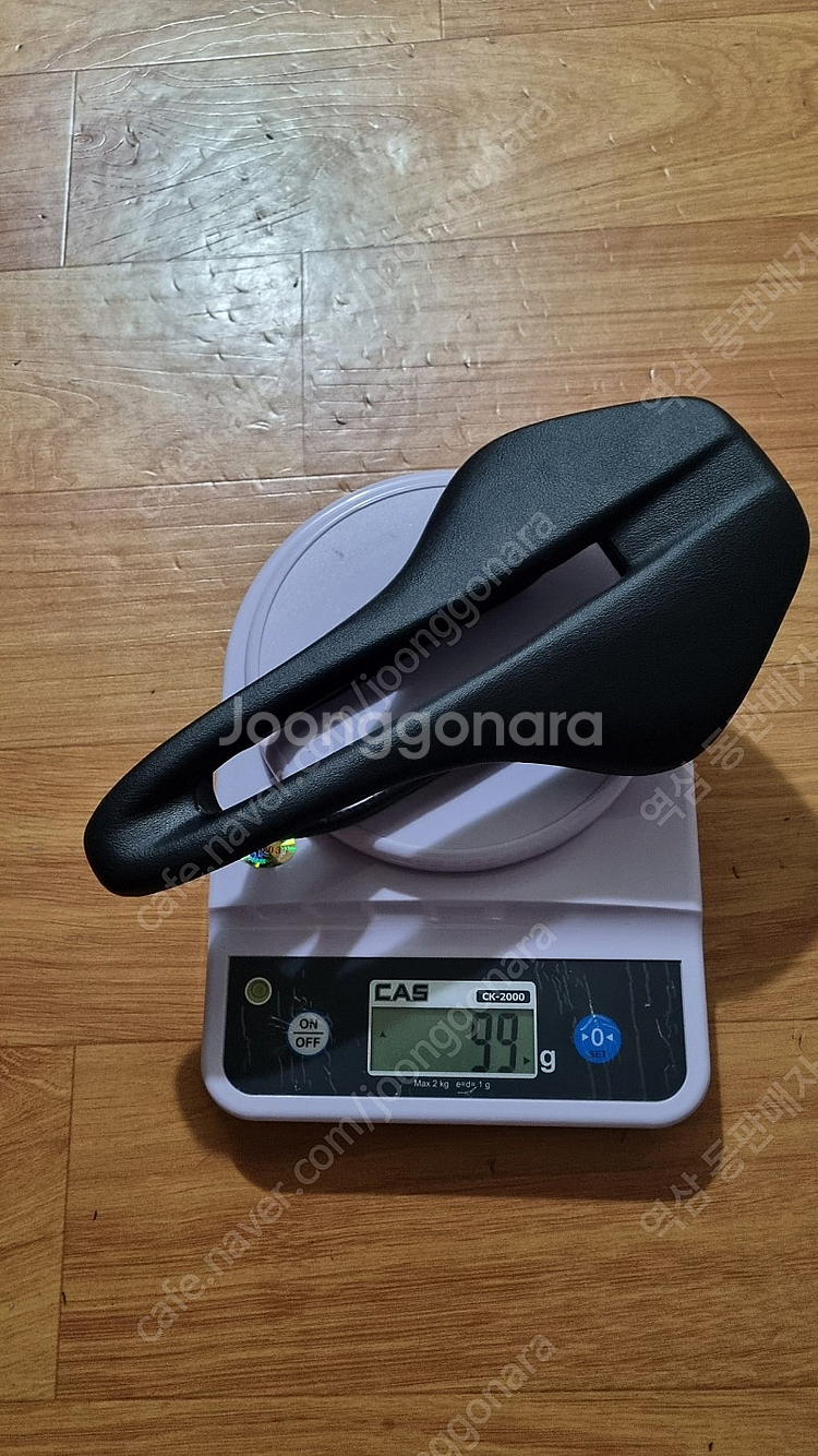 RYET 경량 풀카본안장 판매합니다.--0
