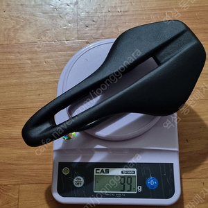 RYET 경량 풀카본안장 판매합니다.