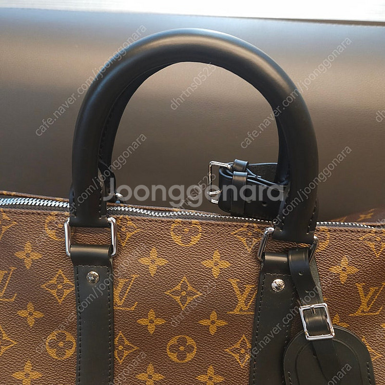 루이비통 키폴 반둘리에 거의새거 45 마카사르 M567...--2