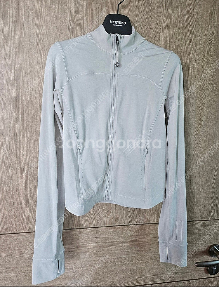 룰루레몬 라이트 웨이트 러닝자켓 (사이즈6)--1