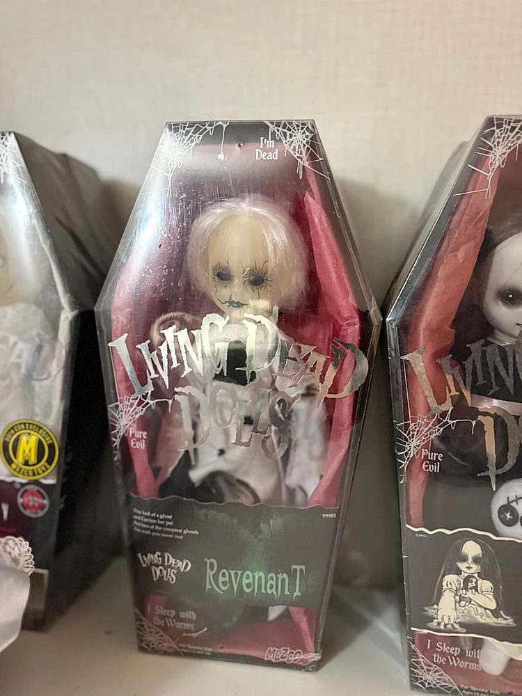 리빙데드돌 화이트포시, 레버넌트 이미지