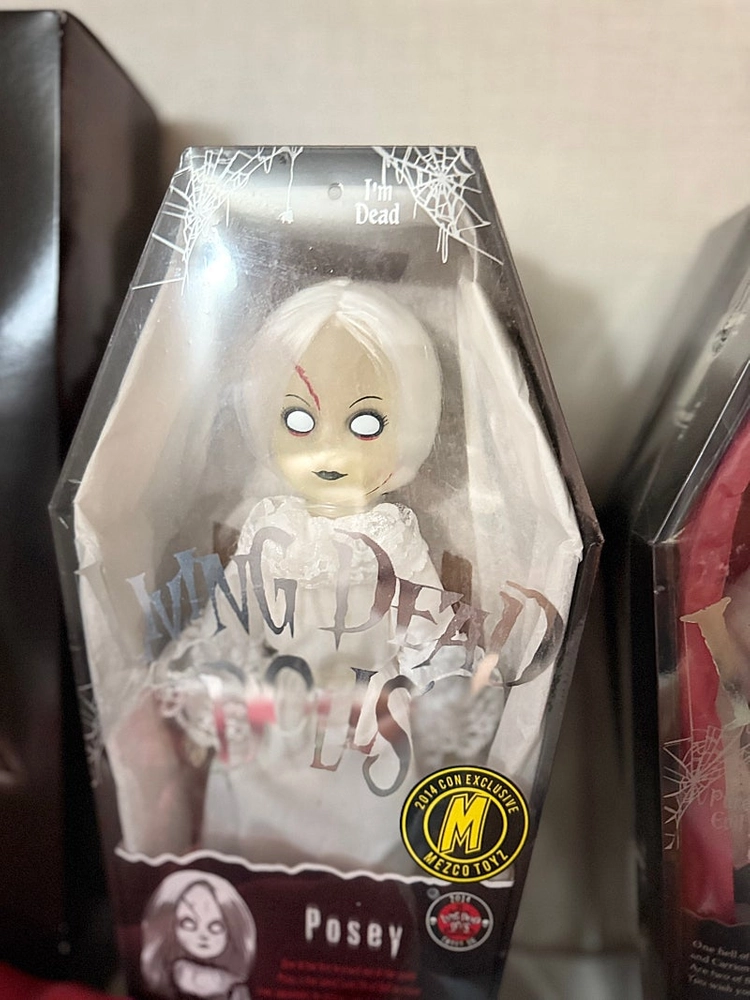 리빙데드돌 화이트포시, 레버넌트 이미지