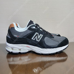 (새상품) 뉴발란스 NB 2002 클래식 운동화 블랙브라운