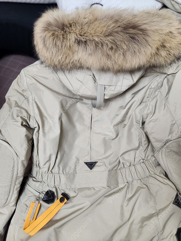 파라점퍼스 코디악 마스터피스 라쿤퍼 패딩 코트 점퍼 베이지 XS싸이즈 판매 합니다.--2