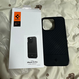 슈피겐 아이폰13프로 코어아머 케이스 새거 블랙