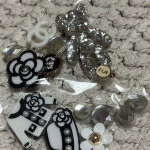 크록스 지비츠 위글 스마일 정품 새상품 6개 / 샤넬 지비츠 새상품 set