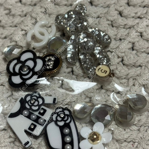 크록스 지비츠 위글 스마일 정품 새상품 6개 / 샤넬 지비츠 새상품 set