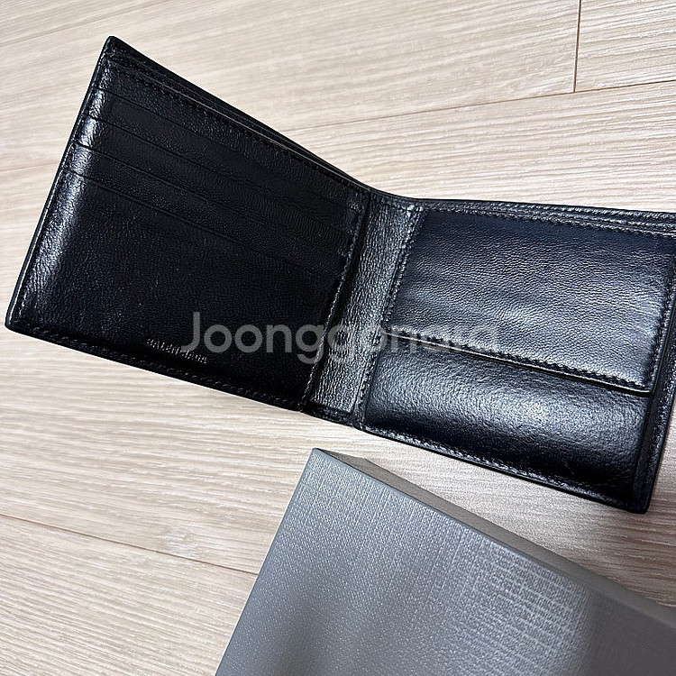 발렌시아가 로고 반지갑 팝니다. 594315 D77--3