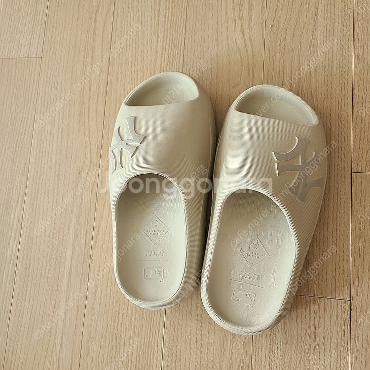 MLB (YN) 슬리퍼 240사이즈--1