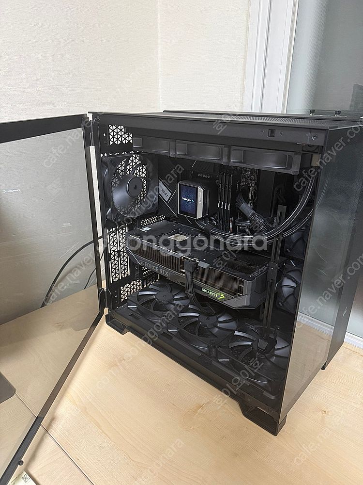 13700k+5090+64g 데스크탑 본체 팝니다--0
