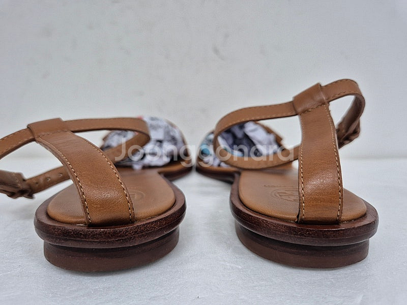 토리버치 여성 샌들 250--5