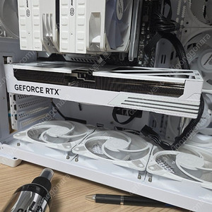 갤럭시 GALAX 지포스 RTX 5080 EX GAMER WHITE OC D7 16GB 판매합니다.