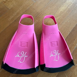 수모, 오리발 숏핀