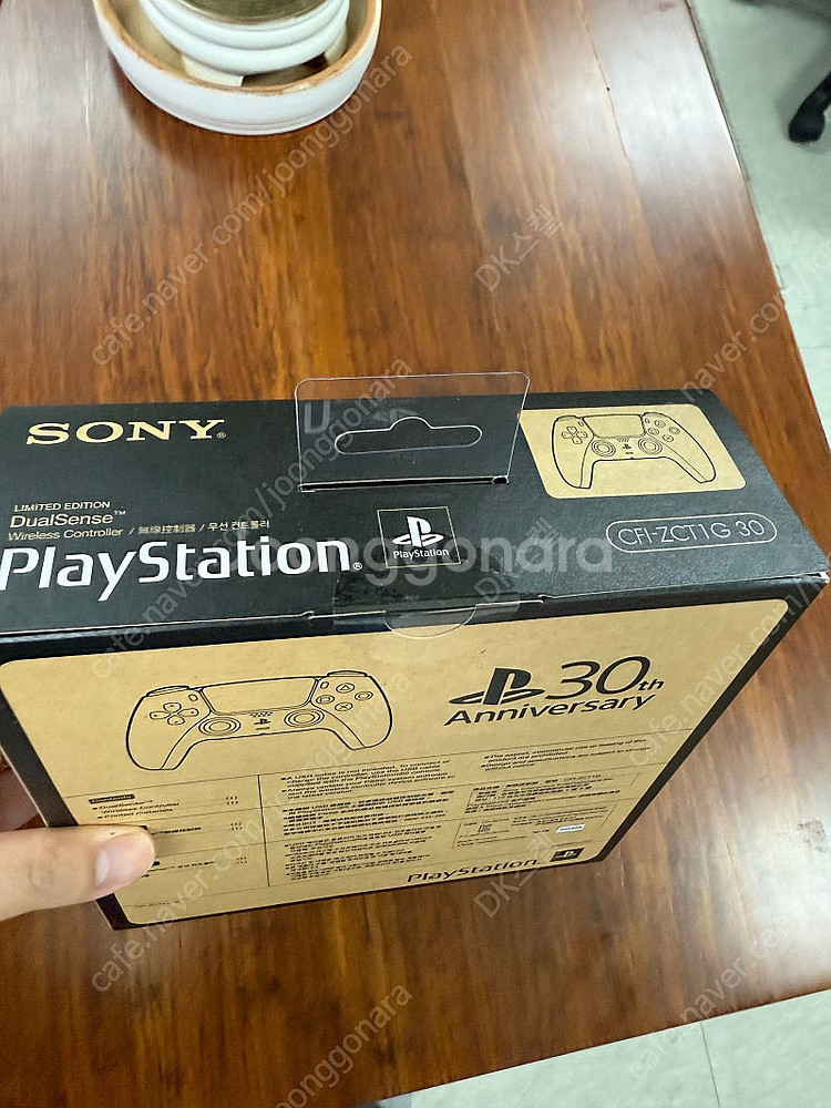 PS5 30주년 한정판 듀얼센스 (미개봉) 판매--1