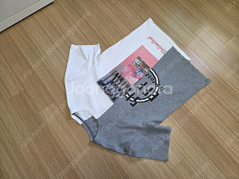타임 옴므 언밸런스 그래픽 티셔츠 판매합니다.--5